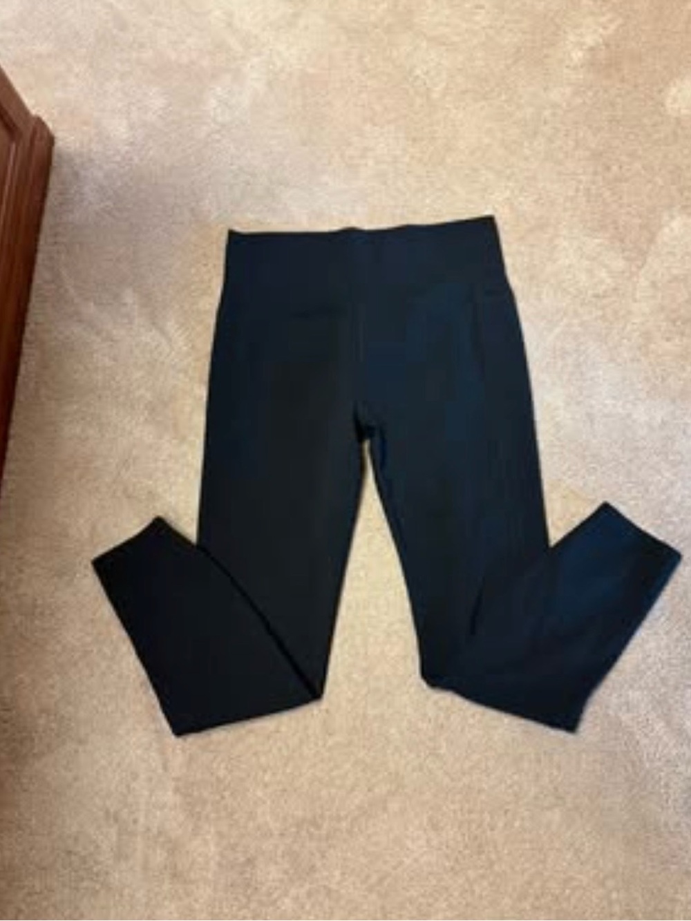 Like New Ladies Large Black Vuori 24" Leggings